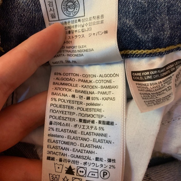 Levi's Medium Wash Roll Cuff Midi Shorts Women's Size 28 - Picture 6 of 7